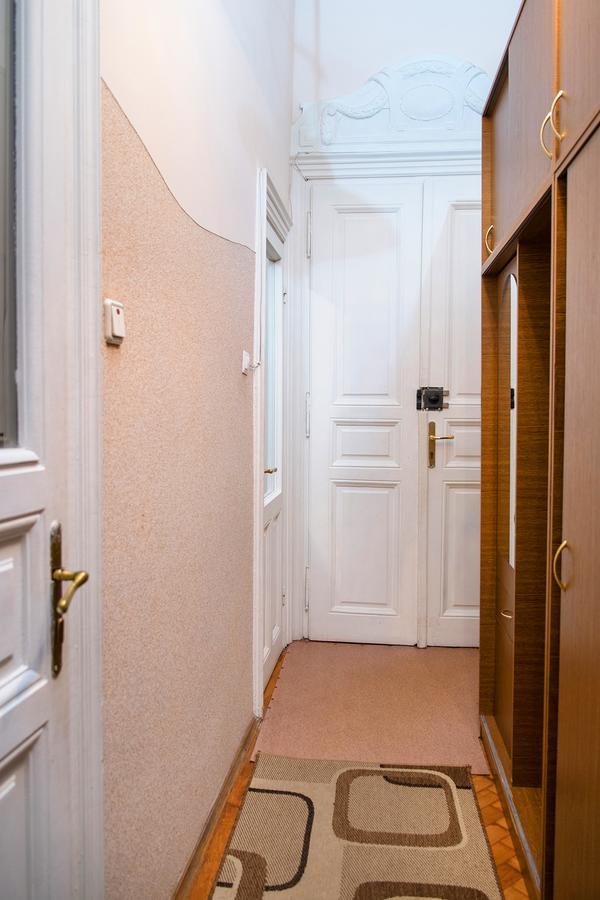 Apartments City Лвив Екстериор снимка