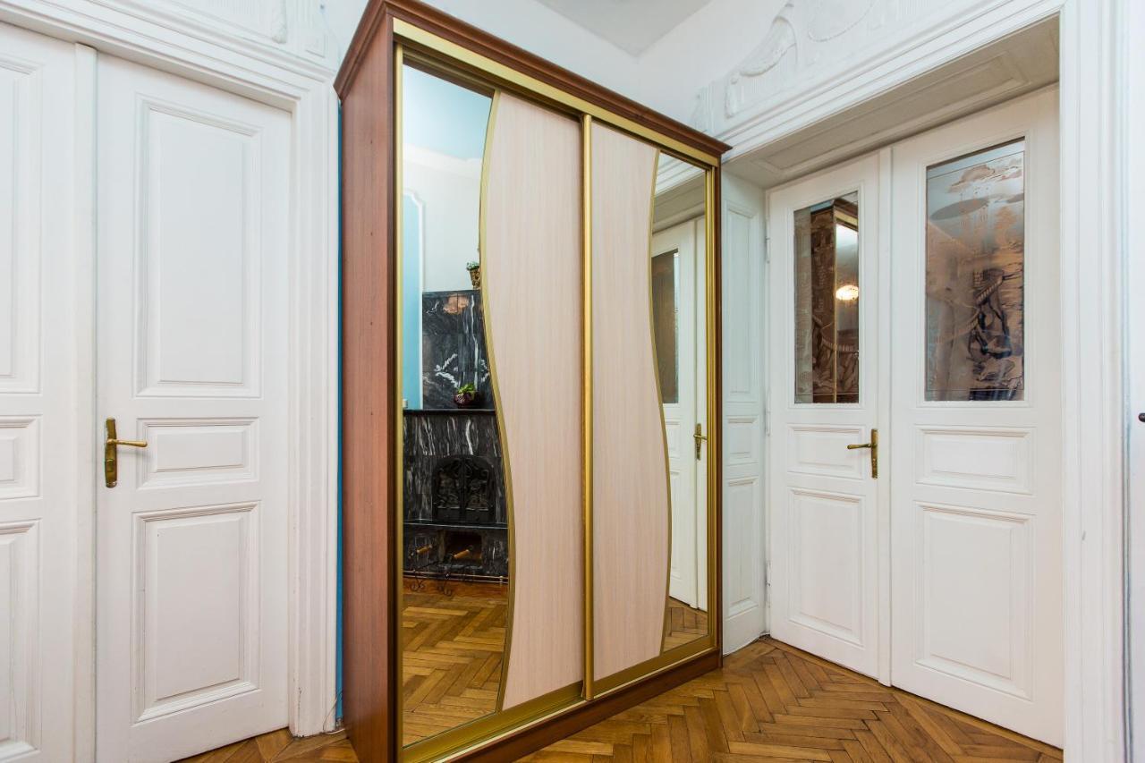 Apartments City Лвив Екстериор снимка